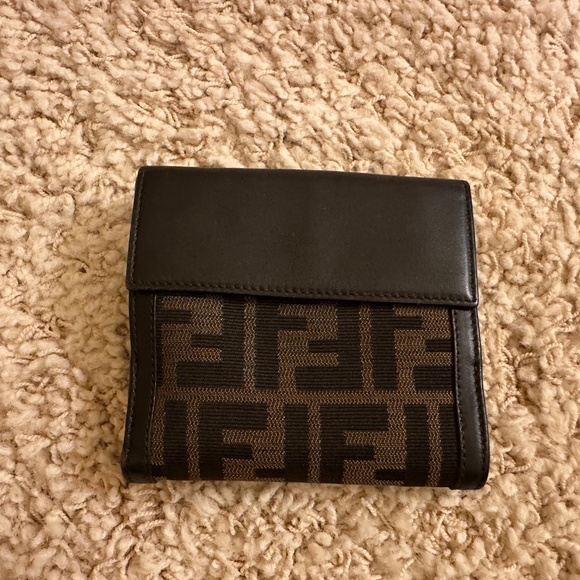 Fendi flap purse and matching wallet - Picture 5 of 7